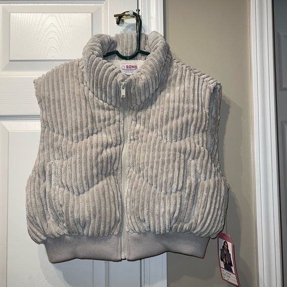 ⭐️NEW WITH TAGS⭐️ Women’s cropped corduroy vest size XL - Picture 4 of 8